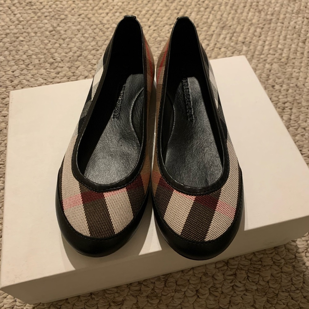 Burberry brand new size 33.